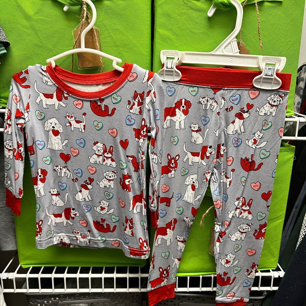 Little Sleepies. 12-18mo. Never worn. Valentine’s Day. Cat and dog. Long sleeve